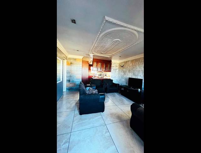 3 BEDROOM HOUSE FOR SALE IN KWAZAKHELE
